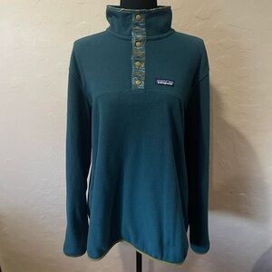 Dark green Patagonia fleece pullover